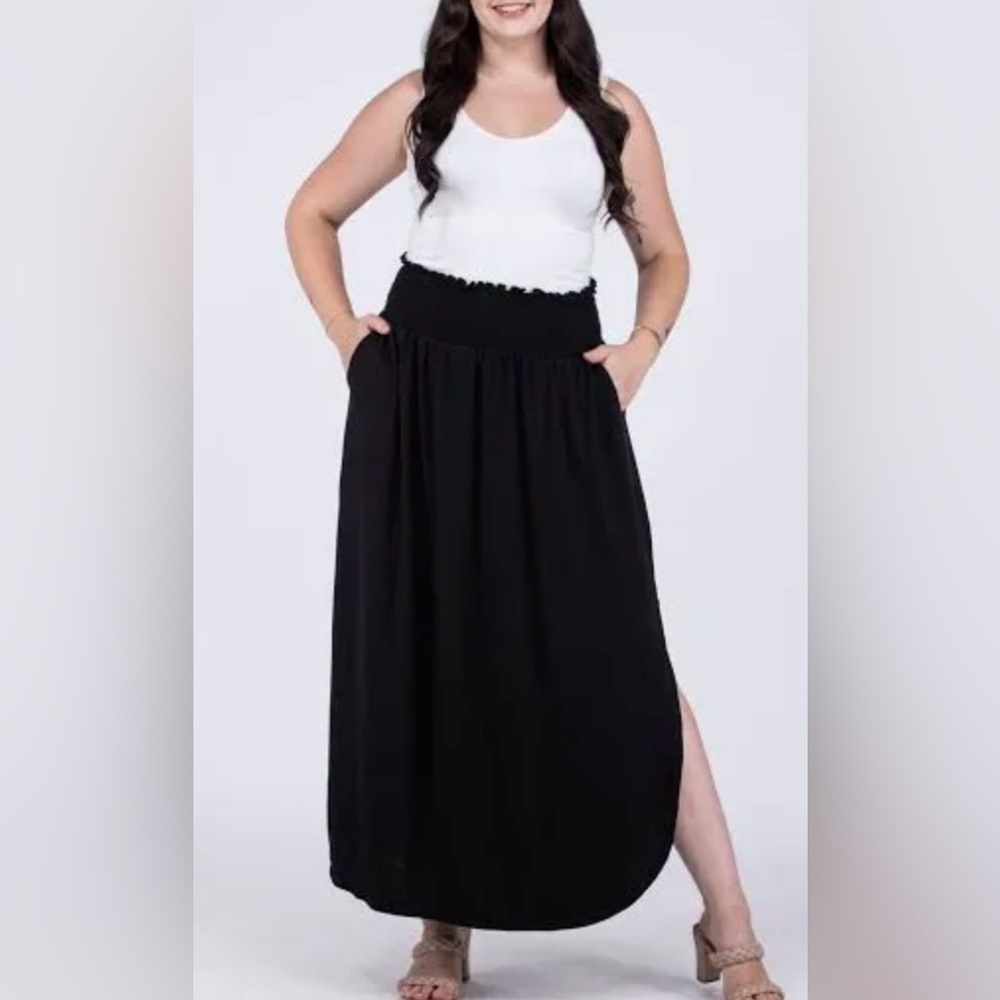 Skirt / Smocked Waist Maxi Skirt